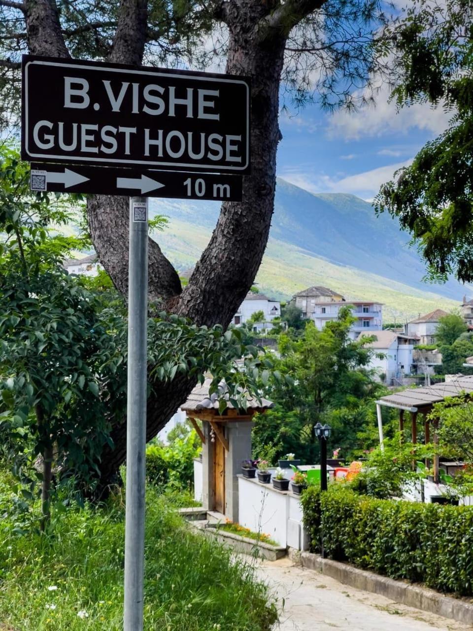 B Vishe Guest House Гірокастра Екстер'єр фото